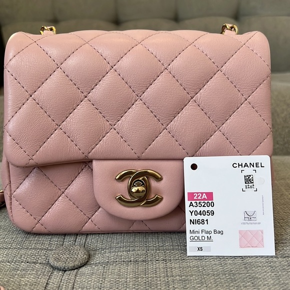Chanel 22a Light Pink with Light Gold Hardware Square Mini Lambskin - Picture 3 of 17